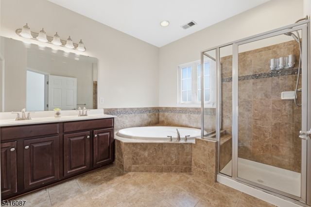 27 Pate Dr, Middletown Twp., NJ 07748