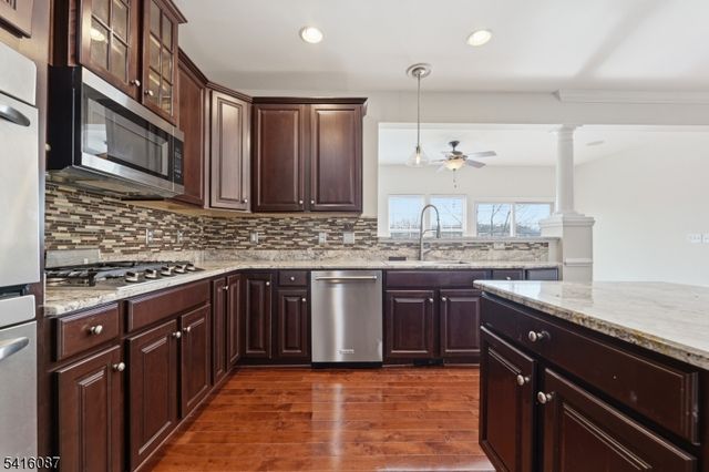 27 Pate Dr, Middletown Twp., NJ 07748