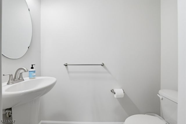 27 Pate Dr, Middletown Twp., NJ 07748