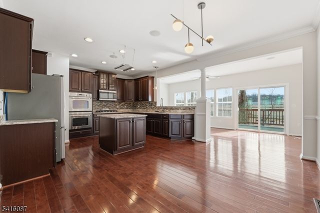 27 Pate Dr, Middletown Twp., NJ 07748