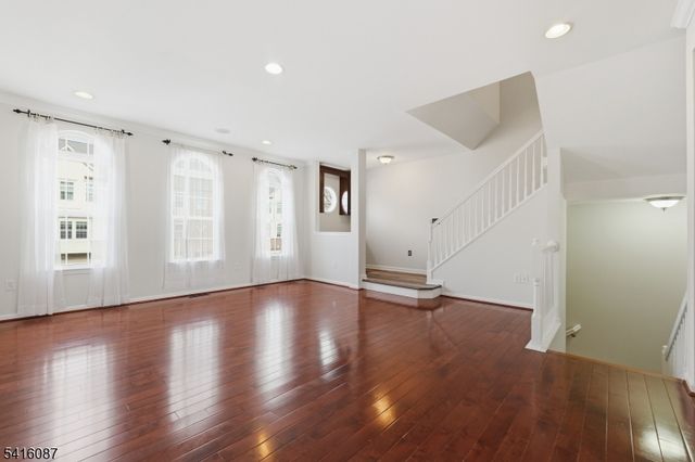 27 Pate Dr, Middletown Twp., NJ 07748