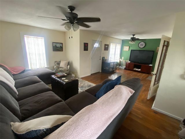 807 Gantt Street, Bangs, TX 76823