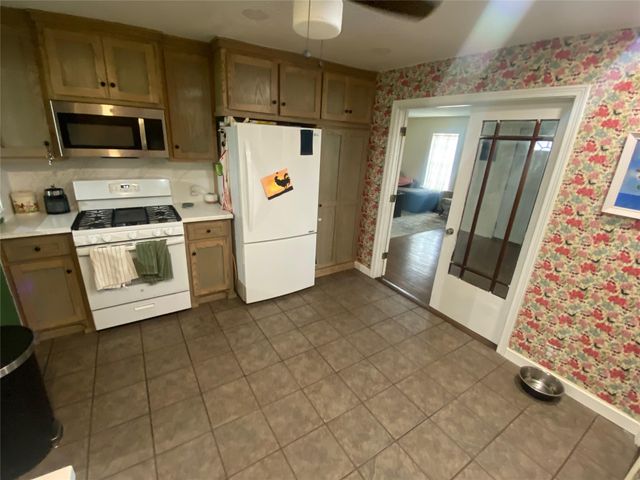 807 Gantt Street, Bangs, TX 76823