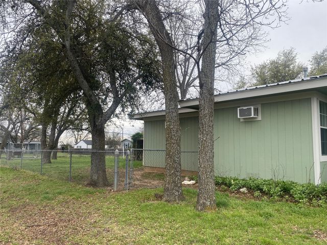 807 Gantt Street, Bangs, TX 76823