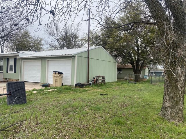807 Gantt Street, Bangs, TX 76823