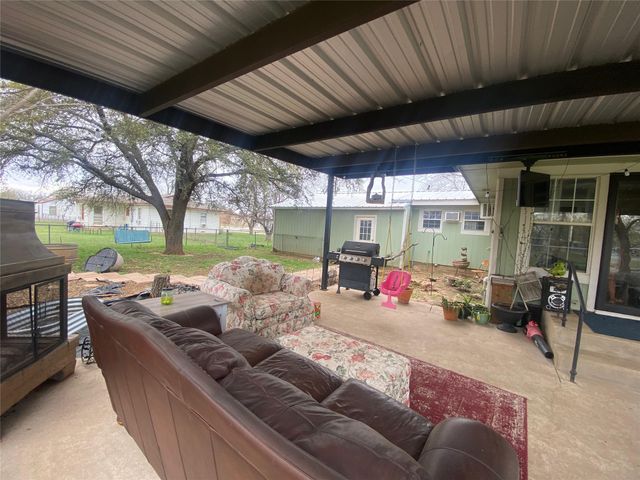 807 Gantt Street, Bangs, TX 76823