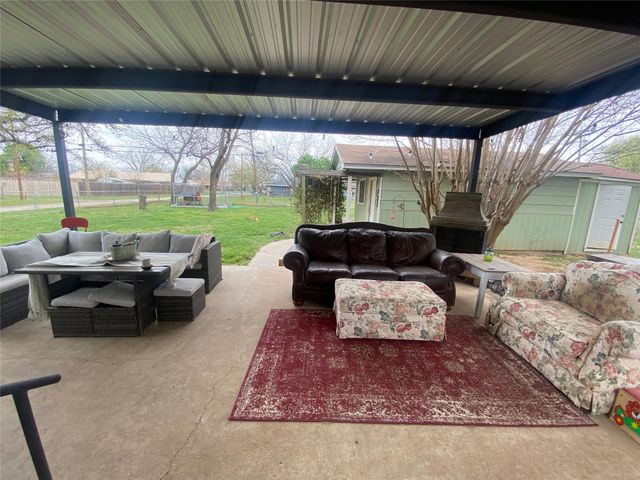 807 Gantt Street, Bangs, TX 76823