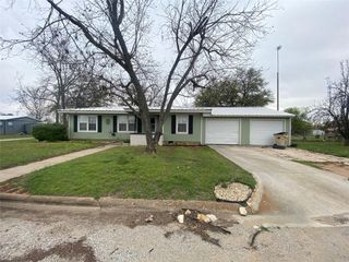 807 Gantt Street, Bangs, TX 76823