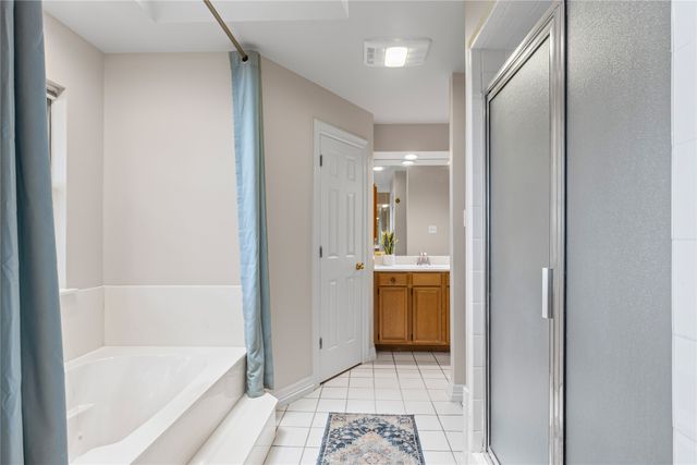 1820 Long Creek Court, Granbury, TX 76049