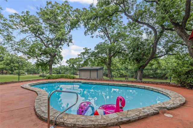 1820 Long Creek Court, Granbury, TX 76049