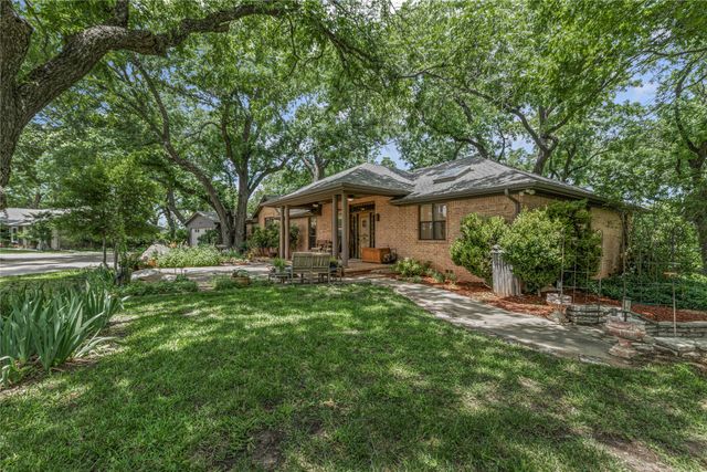 1820 Long Creek Court, Granbury, TX 76049