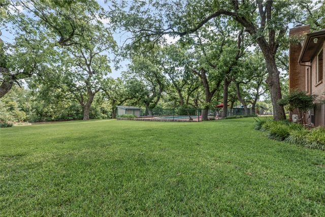 1820 Long Creek Court, Granbury, TX 76049