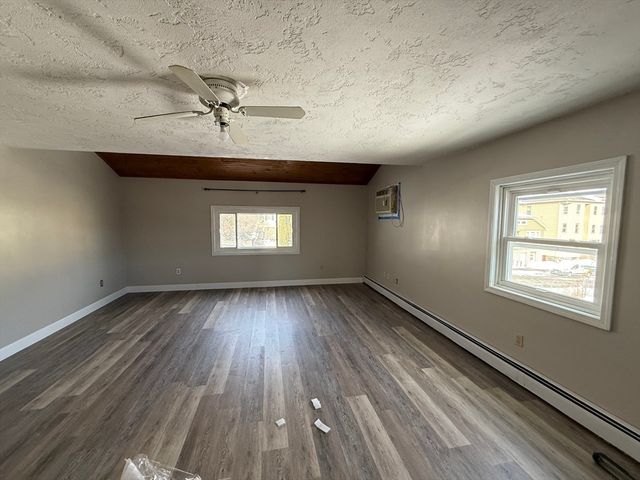 21 Creston St A, Worcester, MA 01604