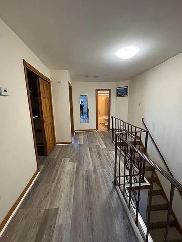 21 Creston St A, Worcester, MA 01604