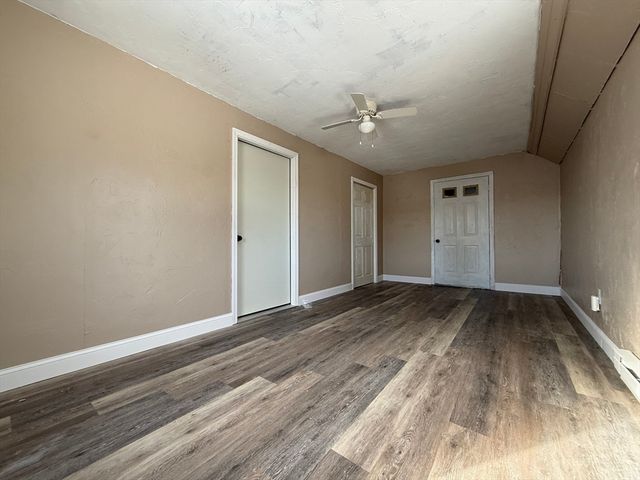 21 Creston St A, Worcester, MA 01604