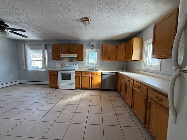 21 Creston St A, Worcester, MA 01604