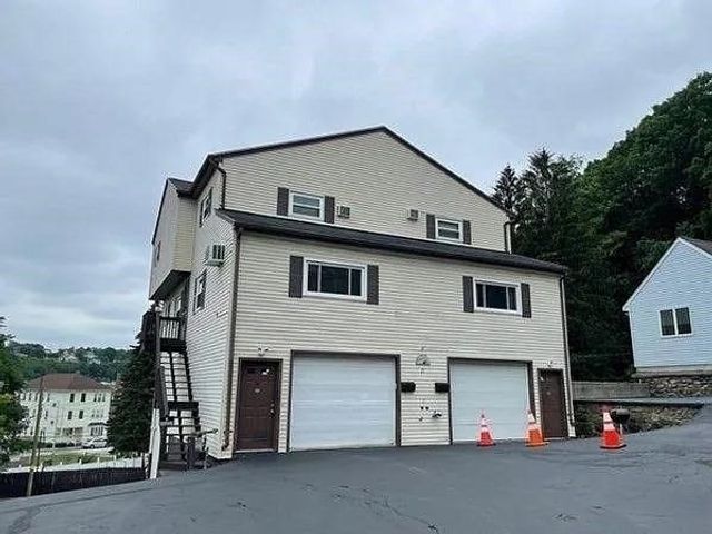 21 Creston St A, Worcester, MA 01604