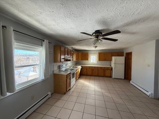 21 Creston St A, Worcester, MA 01604