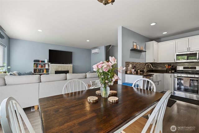 1927 SW Cooper Way, Oak Harbor, WA 98277