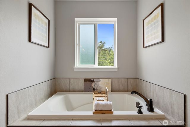 1927 SW Cooper Way, Oak Harbor, WA 98277
