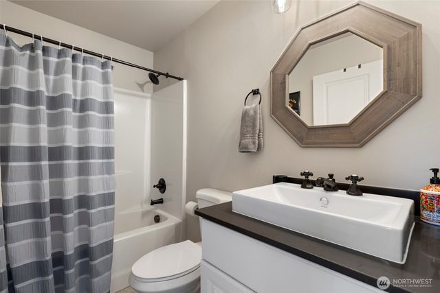 1927 SW Cooper Way, Oak Harbor, WA 98277