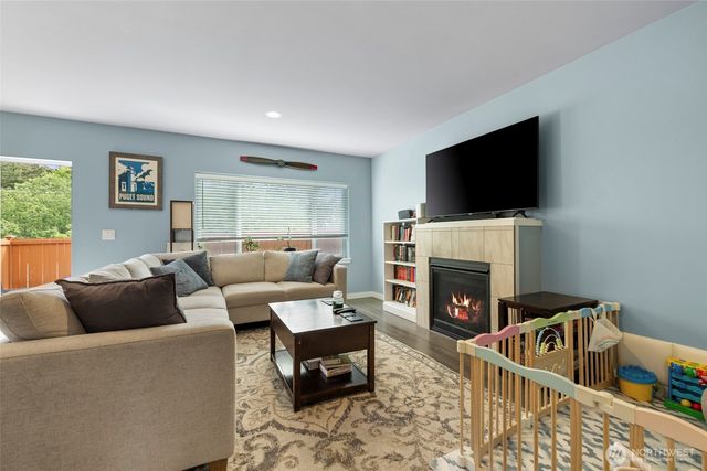 1927 SW Cooper Way, Oak Harbor, WA 98277
