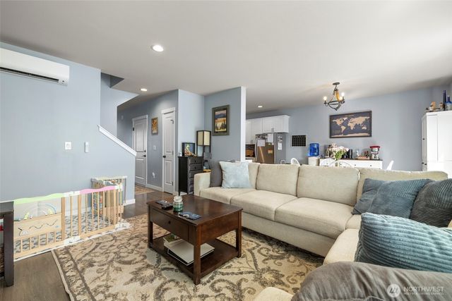 1927 SW Cooper Way, Oak Harbor, WA 98277