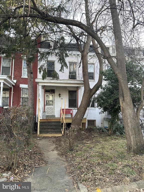 606 KENYON ST NW, Washington, DC 20010