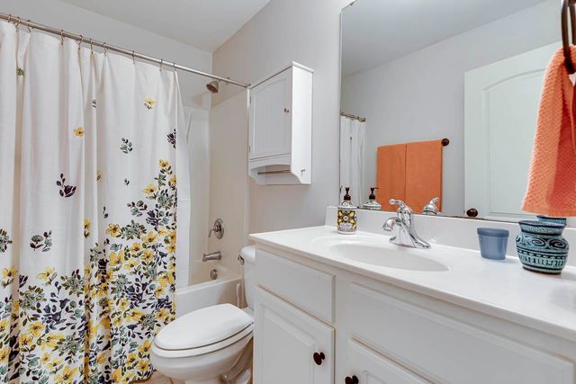 122 Hidden Springs Lane, Taylors, SC 29687