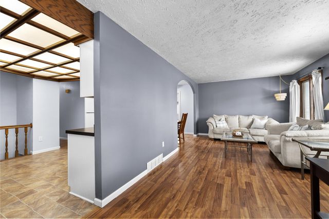 4 NW Debra Ct, Minot, ND 58703