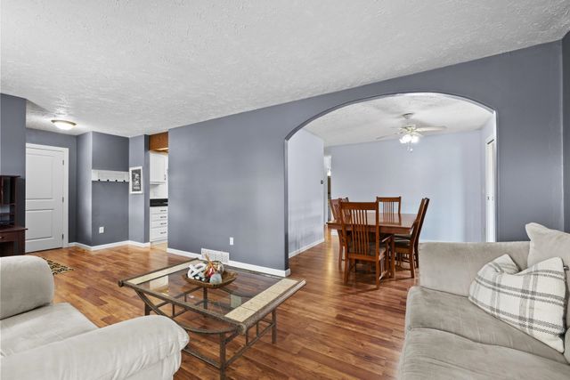 4 NW Debra Ct, Minot, ND 58703