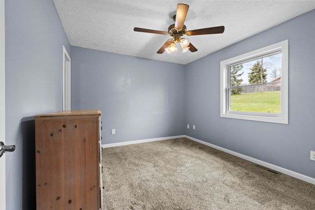4 NW Debra Ct, Minot, ND 58703