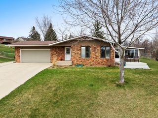 4 NW Debra Ct, Minot, ND 58703