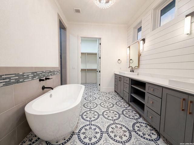 1781 Bella Vista, Canyon Lake, TX 78133