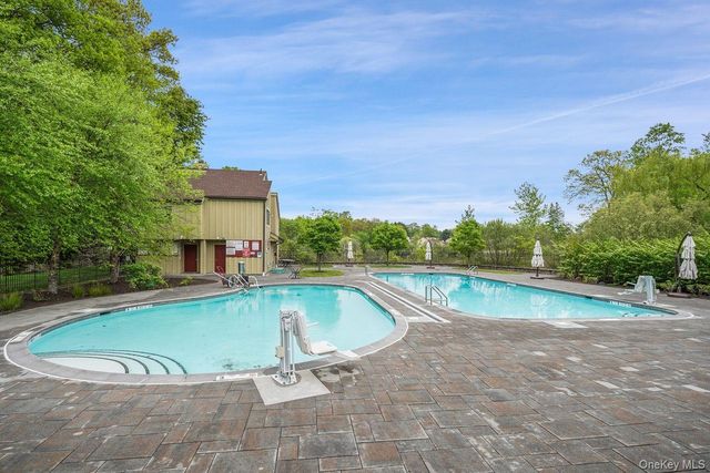 274 Maplewood Drive, South Salem, NY 10590