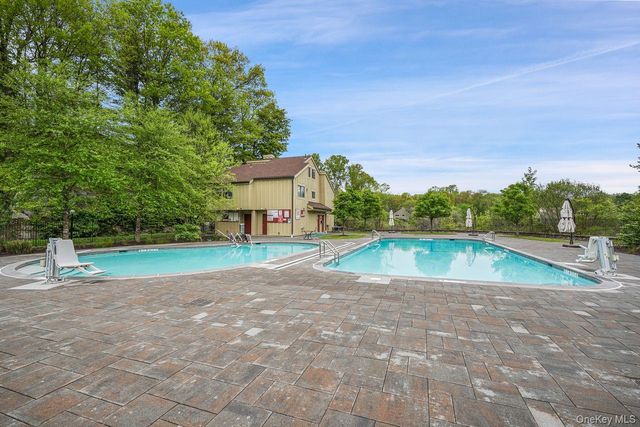 274 Maplewood Drive, South Salem, NY 10590