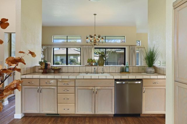 2458 Central Park Dr, Lodi, CA 95242