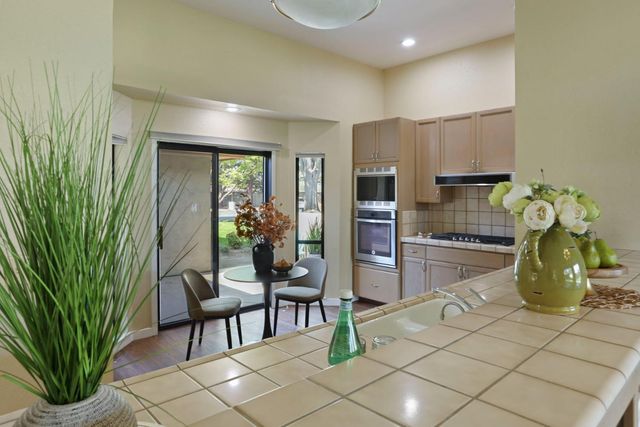 2458 Central Park Dr, Lodi, CA 95242