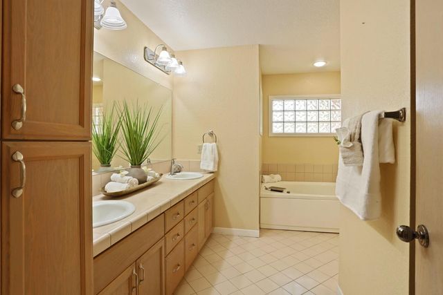 2458 Central Park Dr, Lodi, CA 95242