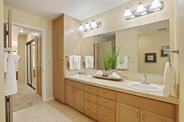 2458 Central Park Dr, Lodi, CA 95242