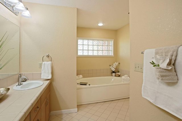 2458 Central Park Dr, Lodi, CA 95242