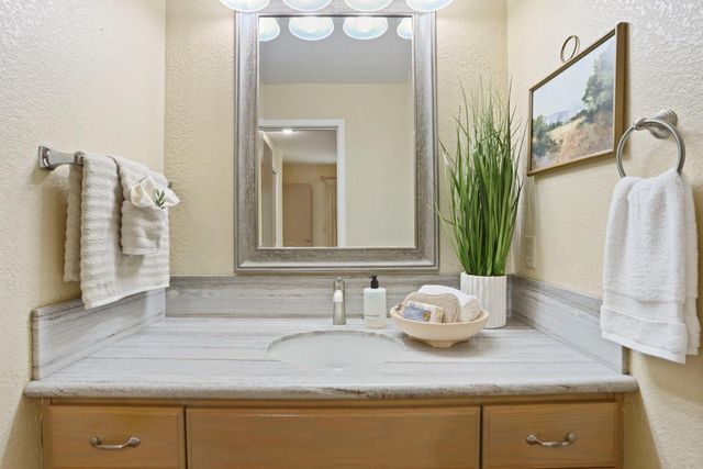 2458 Central Park Dr, Lodi, CA 95242