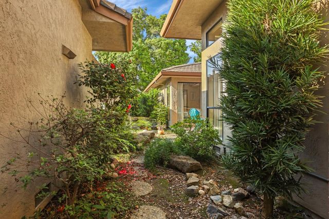 2458 Central Park Dr, Lodi, CA 95242