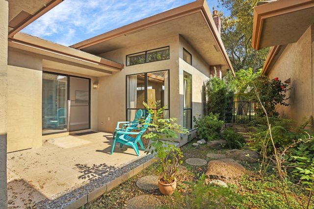 2458 Central Park Dr, Lodi, CA 95242