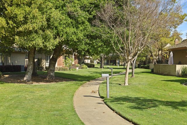 2458 Central Park Dr, Lodi, CA 95242