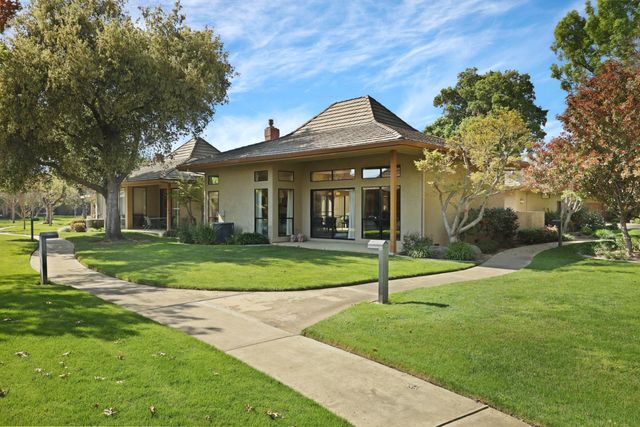 2458 Central Park Dr, Lodi, CA 95242