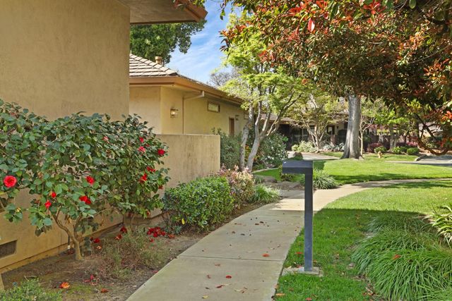 2458 Central Park Dr, Lodi, CA 95242