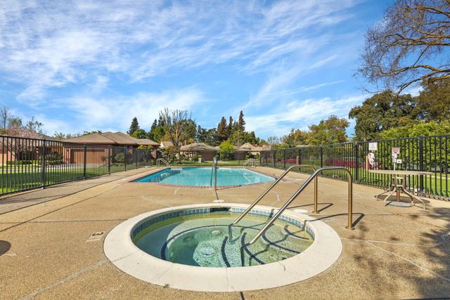 2458 Central Park Dr, Lodi, CA 95242