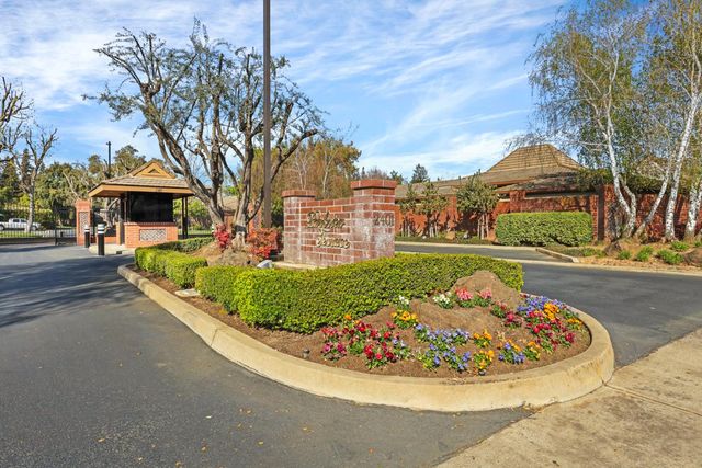2458 Central Park Dr, Lodi, CA 95242