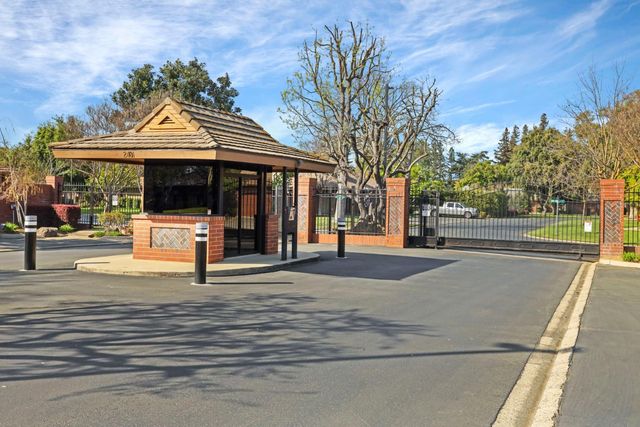 2458 Central Park Dr, Lodi, CA 95242